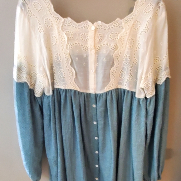 Lace Dress - Picture 2 of 4